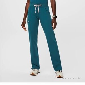 Women's Figs Kade Cargo Scrub Pants